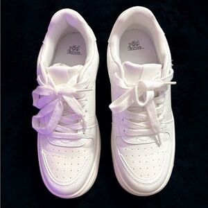 Lola Sneakers